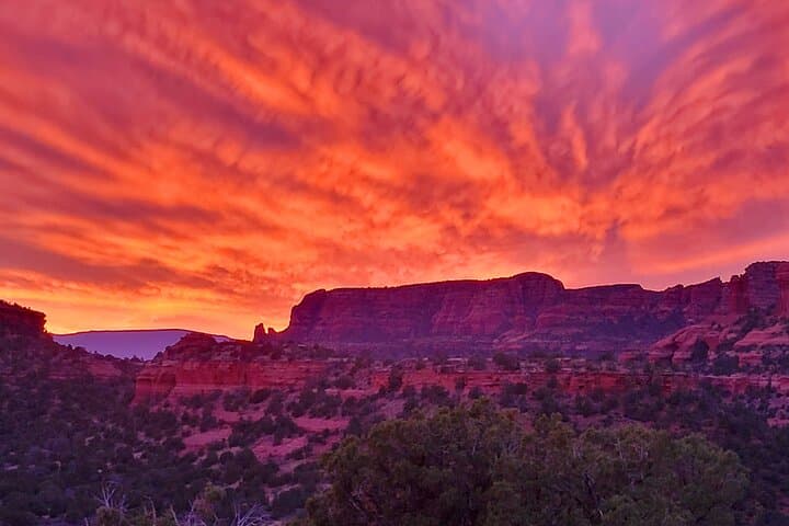 Sedona Scenic Sunset Tour: Semi-Private Red Rocks Photo & Sunset Viewing