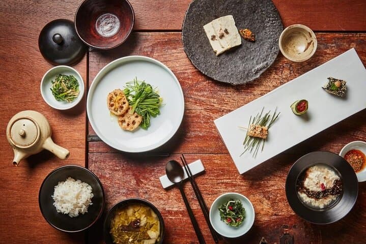 Seoul Vegan Michelin Tour — Temple Walk, Traditional Tea & Fine Dining
