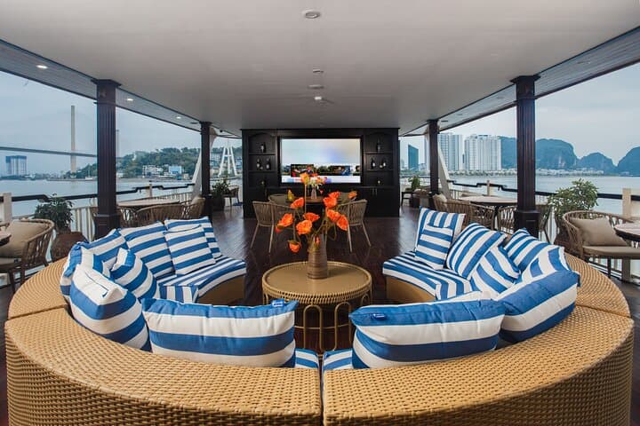 Halong Bay Luxury Day Cruise with Kayak and Surprising Cave photo 6