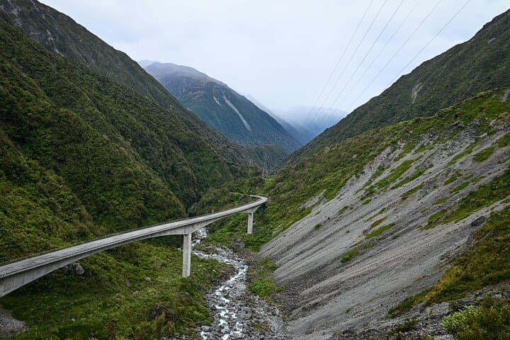 Canterbury Plains to Southern Alps: Luxury Arthur's Pass Day Tour from Christchurch
