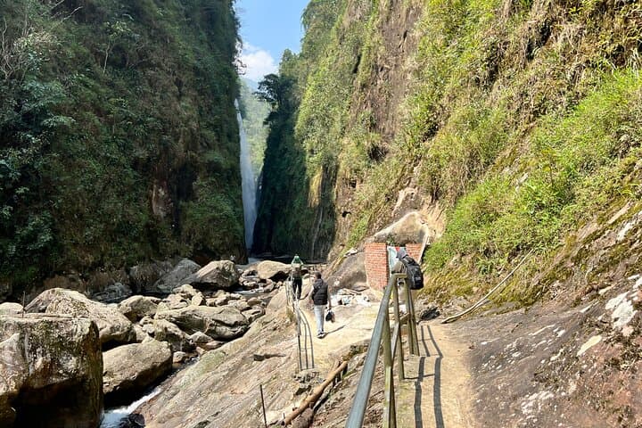 Sapa Motorbike Tour to Dragon Waterfall and Hidden Village — Off‑Road Rice Terraces & Ethnic Markets photo 3