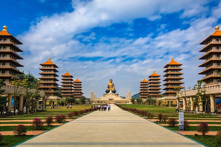 Kaohsiung Shore Excursion: Fo Guang Shan, Lotus Pond & Pineapple Cake Workshop