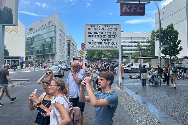 Self-Guided e-Scavenger Hunt in Berlin: Explore Landmarks & Hidden Spots photo 3