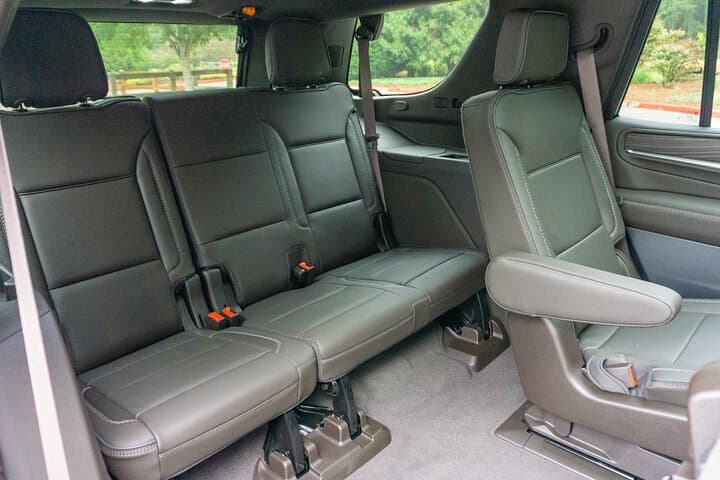 Luxury Curbside Transfer from O'Hare or Midway to Chicago — One-Way SUV Service photo 6