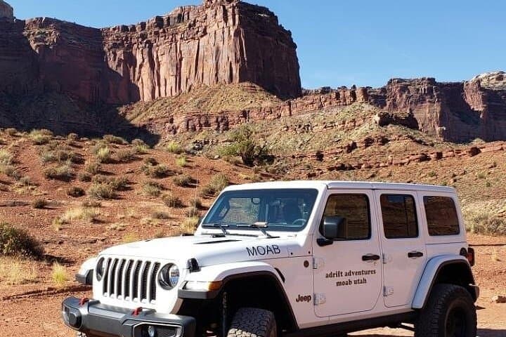 Explore Arches and Canyonlands National Parks: Utah’s 4x4 Backcountry Adventure