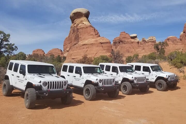 Explore Arches and Canyonlands National Parks: Utah’s 4x4 Backcountry Adventure photo 5