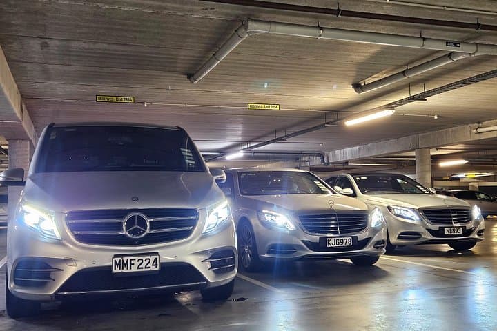 Auckland Luxury Airport Transfer — Private Mercedes Sedan from AKL to City Hotels