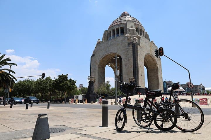 Mexico City Bike Tour: Chapultepec, Reforma & Zócalo Cycling Experience photo 4