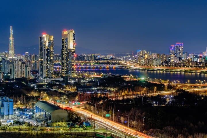 Seoul Night View Small-Group Tour — Naksan Park & Eungbong Mountain After Dark photo 2