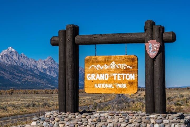 4-Day Yellowstone & Grand Teton Small-Group Tour with Cabin Stays photo 5