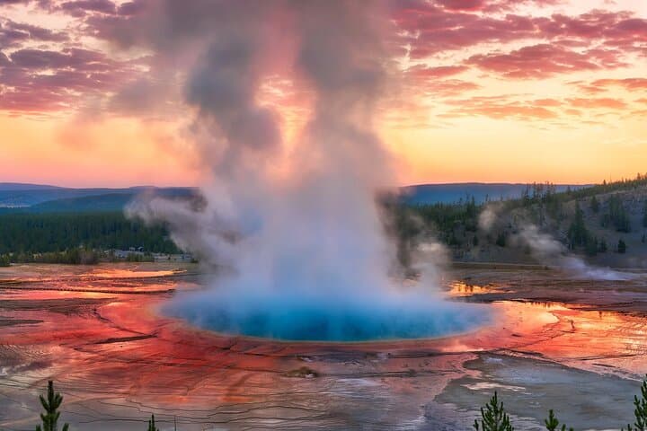 4-Day Yellowstone & Grand Teton Small-Group Tour with Cabin Stays