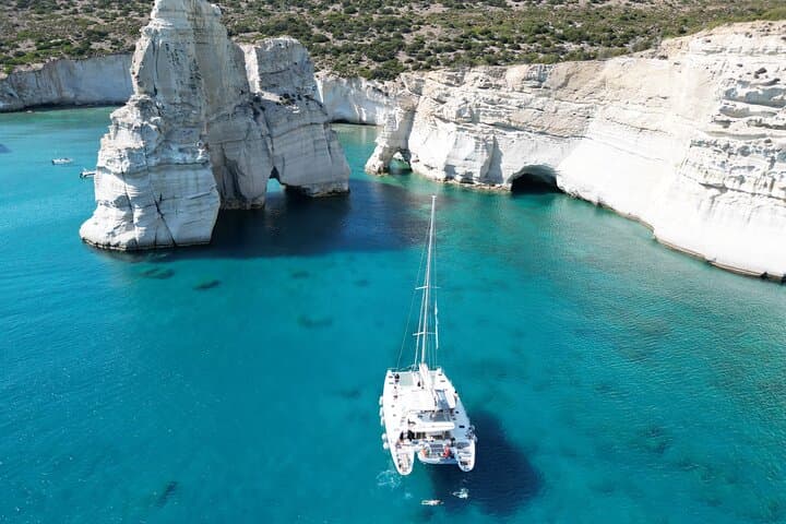 Discover Milos & Poliegos: Catamaran Snorkel Cruise with BBQ