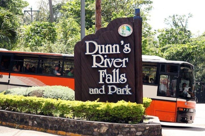 Kingston to Dunn's River Falls: Guided Climb and Lagoon Dips