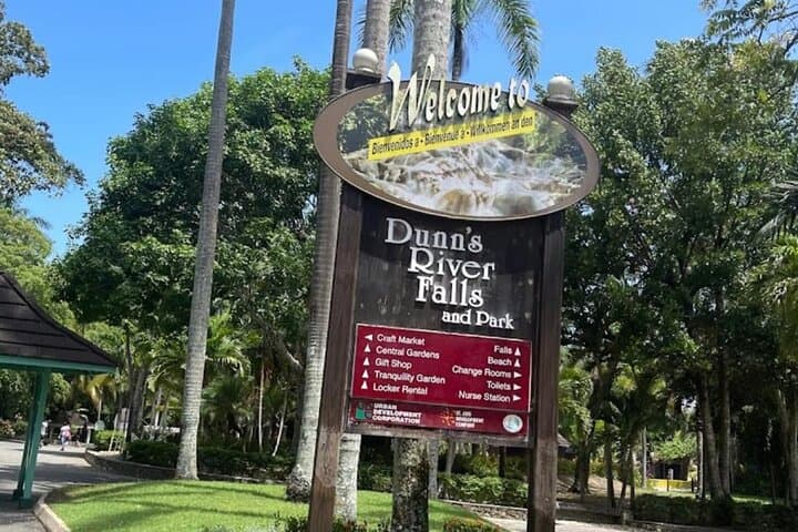 Kingston to Dunn's River Falls: Guided Climb and Lagoon Dips photo 3