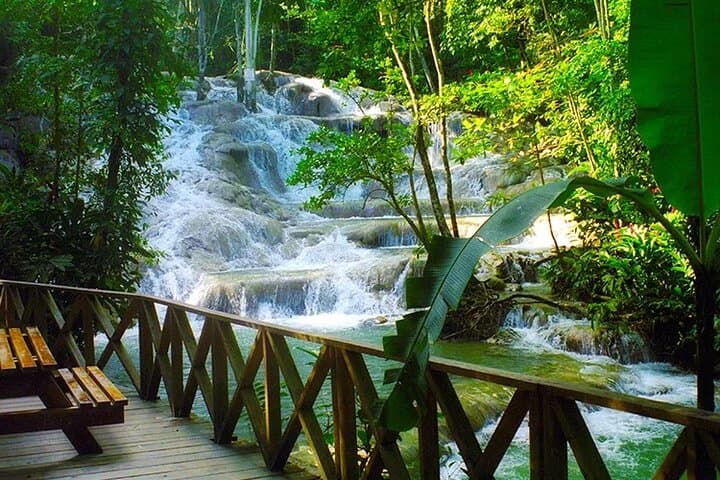 Kingston to Dunn's River Falls: Guided Climb and Lagoon Dips photo 4