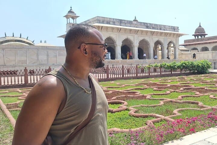 Same-Day Taj Mahal & Agra Fort Tour from Mumbai — Flights, Guide, and Practical Tips photo 4