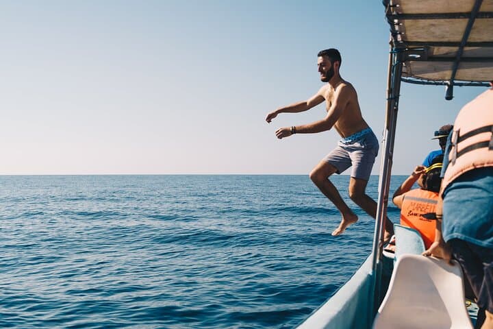Puerto Escondido Day Trip from Oaxaca: Boat Tour, Surf & Turtle Release photo 2