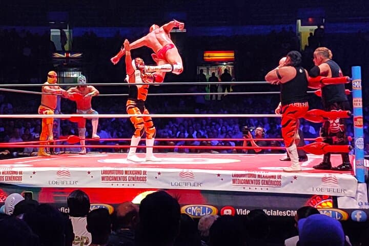 Mexico City Lucha Libre and Mezcal Tasting: Private Night in Roma & Arena México