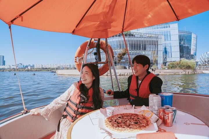 Private Tubester Cruise on Seoul's Han River at Banpo Sevit Island photo 3