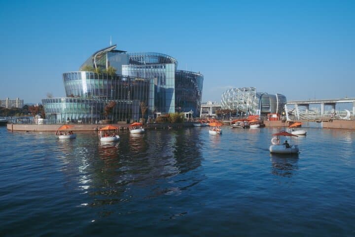 Private Tubester Cruise on Seoul's Han River at Banpo Sevit Island photo 4