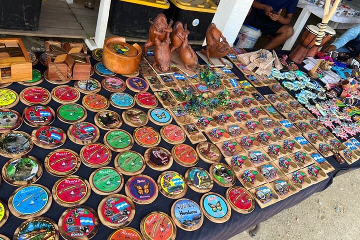 Roatan Island Tour: West Bay Beach, Chocolate Factory & Panoramic Views photo 3