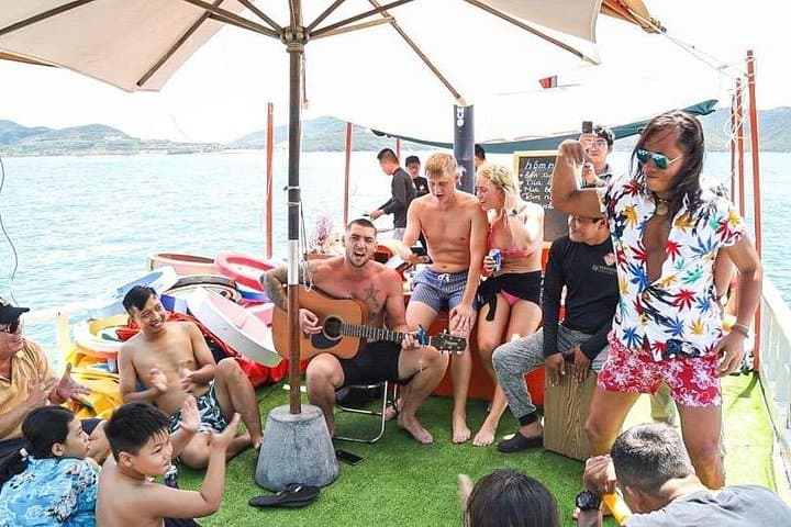Snorkel Dong Tam: Coral Reefs, Floating Bar & Beach Party in Nha Trang photo 3