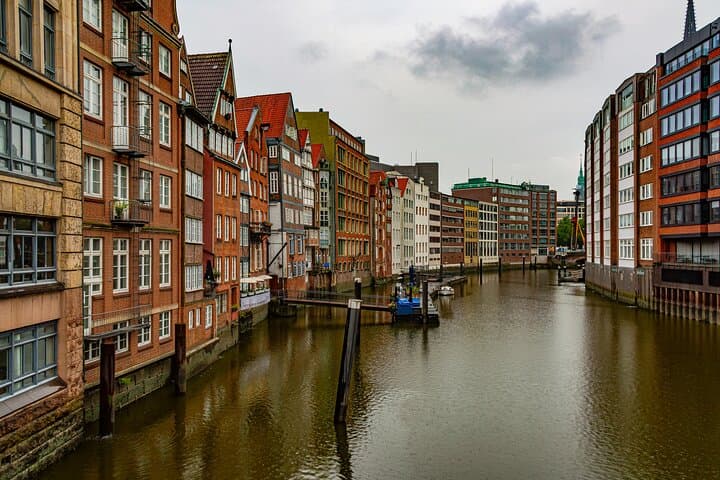 Private Romantic Walking Tour of Hamburg: Couples' Historical Stroll photo 5