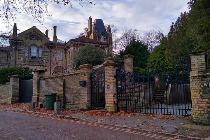 Hampstead Celebrity Homes Walking Tour — Private 2‑Hour London Experience photo 2