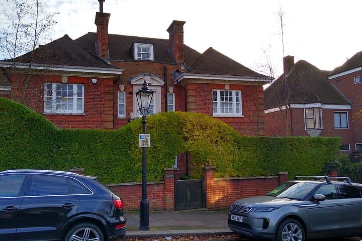 Hampstead Celebrity Homes Walking Tour — Private 2‑Hour London Experience photo 3
