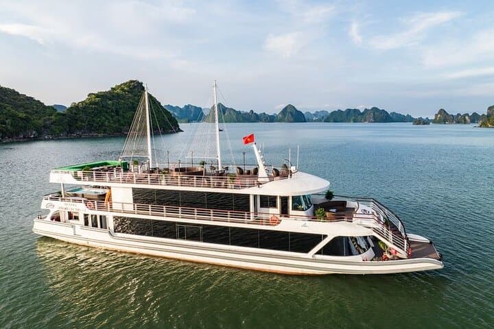 Halong Bay Private Day Tour — 5-Star Cruise, Kayaking, Sung Sot Cave & Ti Top Island