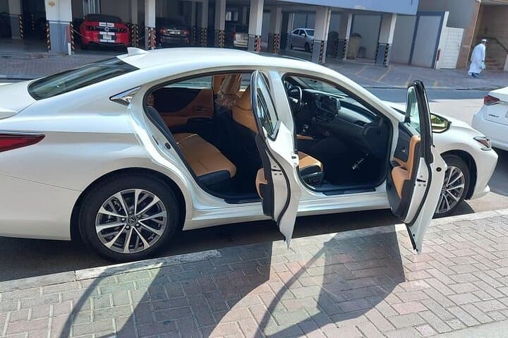 Dubai Private Lexus Chauffeur — Luxury 4-Hour City Drive photo 2
