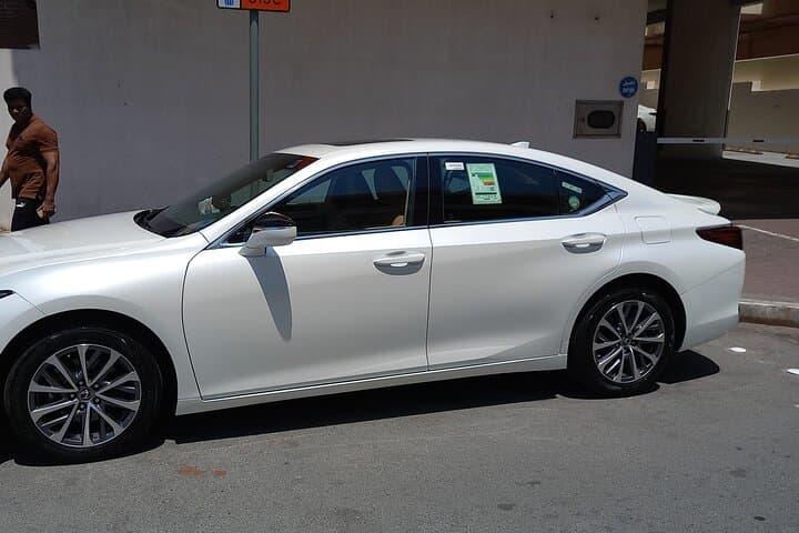 Dubai Private Lexus Chauffeur — Luxury 4-Hour City Drive photo 3