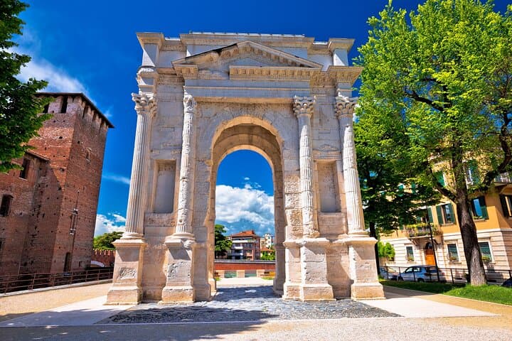 Verona Half-Day Private Tour: Arena, Castelvecchio & Piazza Highlights photo 2
