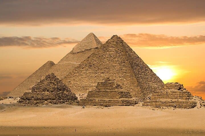 2-Day Private Cairo Tour: Pyramids, Mummies & Nile Felucca