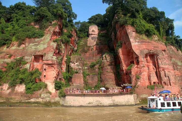 Chengdu to Leshan: Panda Base Morning and Giant Buddha Day Tour