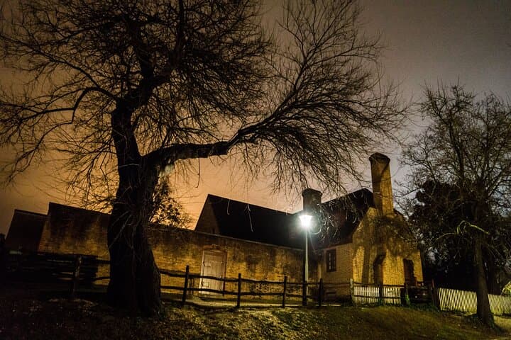 Williamsburg Ghost Hunt: Edge of Midnight Witching Hour Tour with Gear photo 2