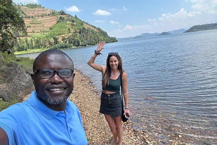 4-Day Volcanoes & Bwindi Gorilla Trek: Golden Monkeys, Lake Bunyonyi photo 4