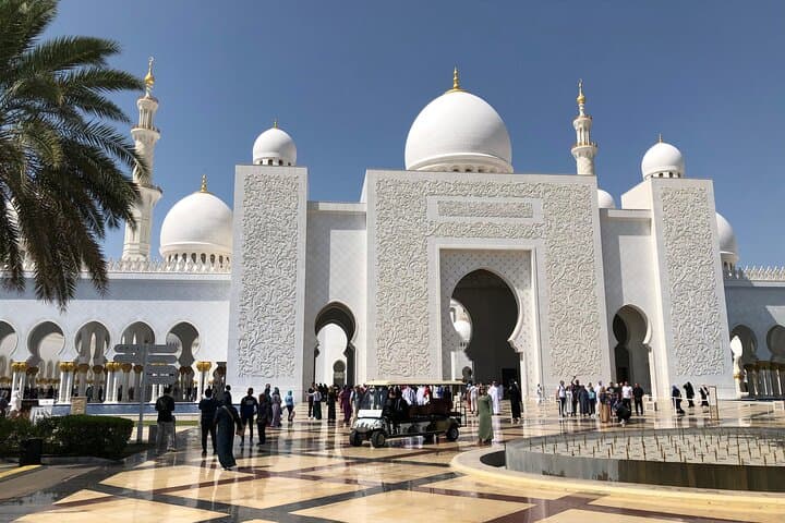 Exclusive Private Abu Dhabi City Tour — Sheikh Zayed, Corniche & Yas Island photo 2