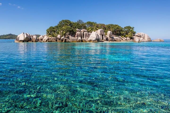 Full-Day Snorkel Trip to Sister, Coco, Félicité, Curieuse & St. Pierre from Praslin photo 4