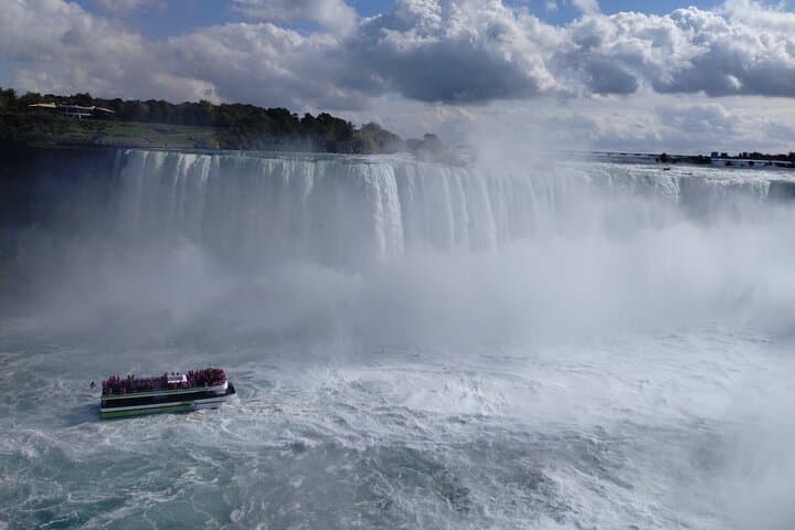 Niagara Falls Winter Wonderland Tour: Cave of the Winds, Prospect Point & Goat Island