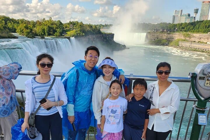Niagara Falls Winter Wonderland Tour: Cave of the Winds, Prospect Point & Goat Island photo 6