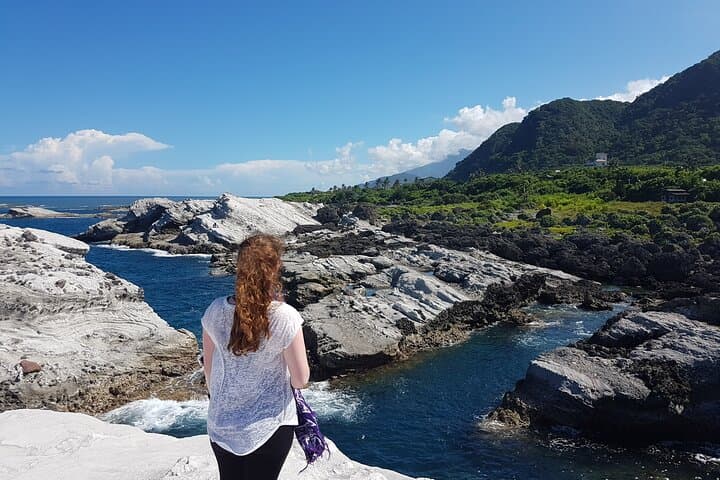 Private East Coast Jade Hunting Day Tour from Hualien: Coastal Views, Tide Pools & Jade Panning