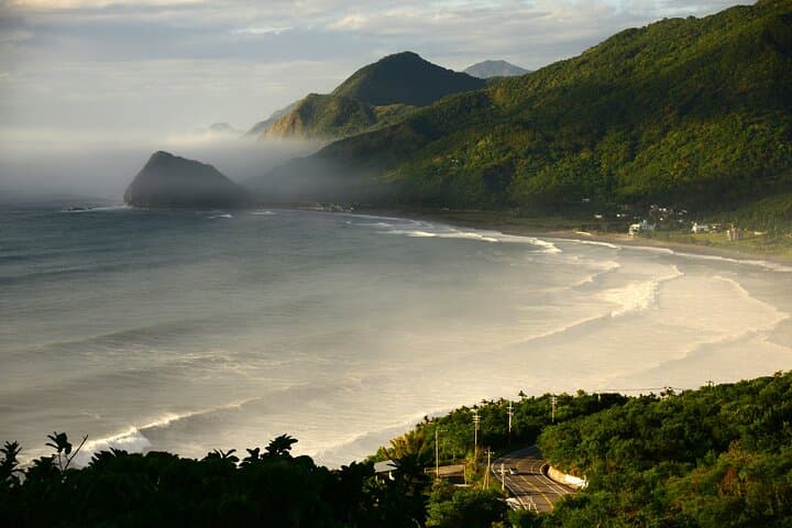 Private East Coast Jade Hunting Day Tour from Hualien: Coastal Views, Tide Pools & Jade Panning photo 4