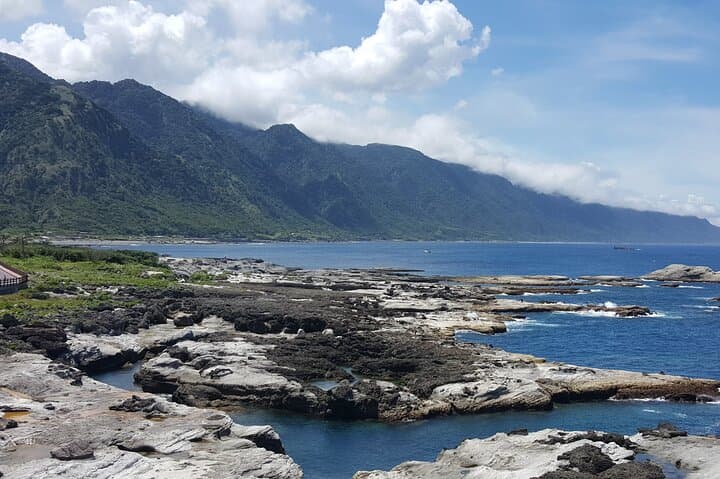 Private East Coast Jade Hunting Day Tour from Hualien: Coastal Views, Tide Pools & Jade Panning photo 6