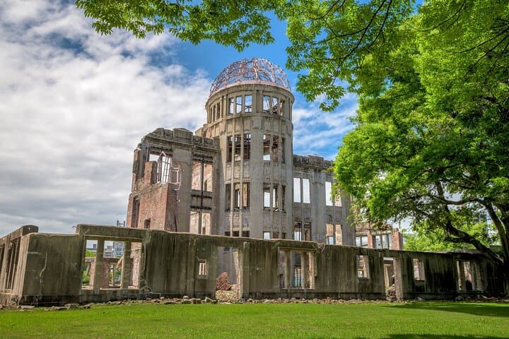 Hiroshima Historic Walk: Castle, Atomic Bomb Dome & Peace Park Private Tour photo 3