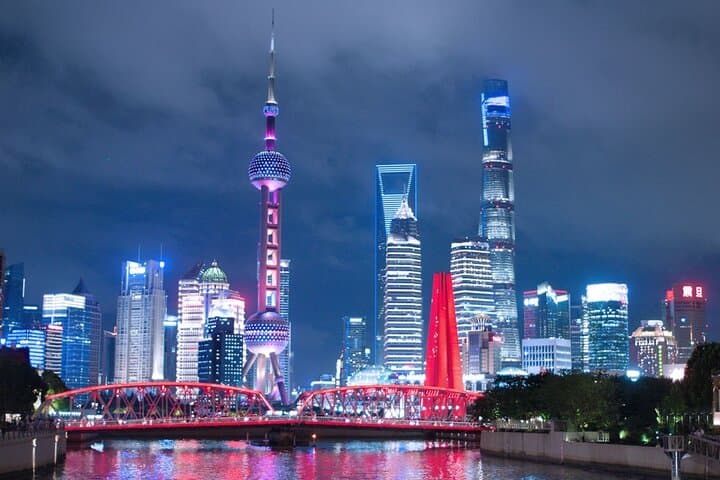 Shanghai Layover Blitz: Maglev, Wet Market & The Bund in 4 Hours