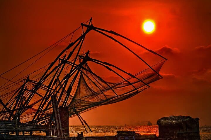 Alleppey to Kochi: Full-Day Backwater Cruise, Marari Beach & Kathakali Experience photo 2