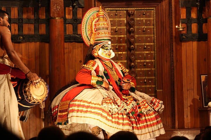 Alleppey to Kochi: Full-Day Backwater Cruise, Marari Beach & Kathakali Experience photo 4