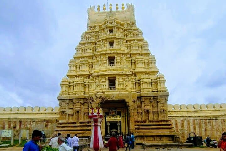 Day Trip from Bangalore to Mysore: Palace, Chamundi Hill & Markets photo 2