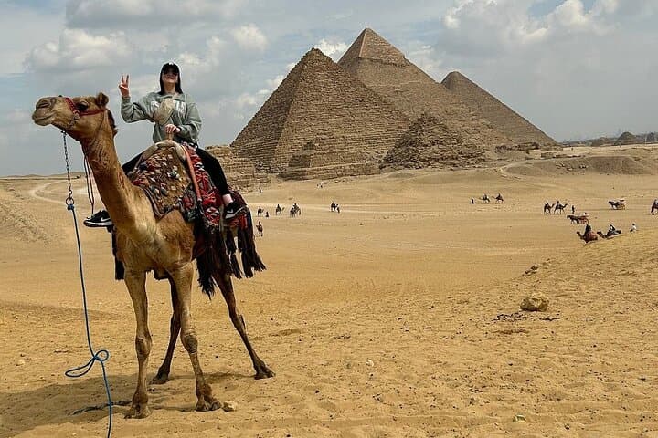 Giza Pyramids & Evening Nile Cruise: Private Tour with Camel Ride and Bazaar Stops